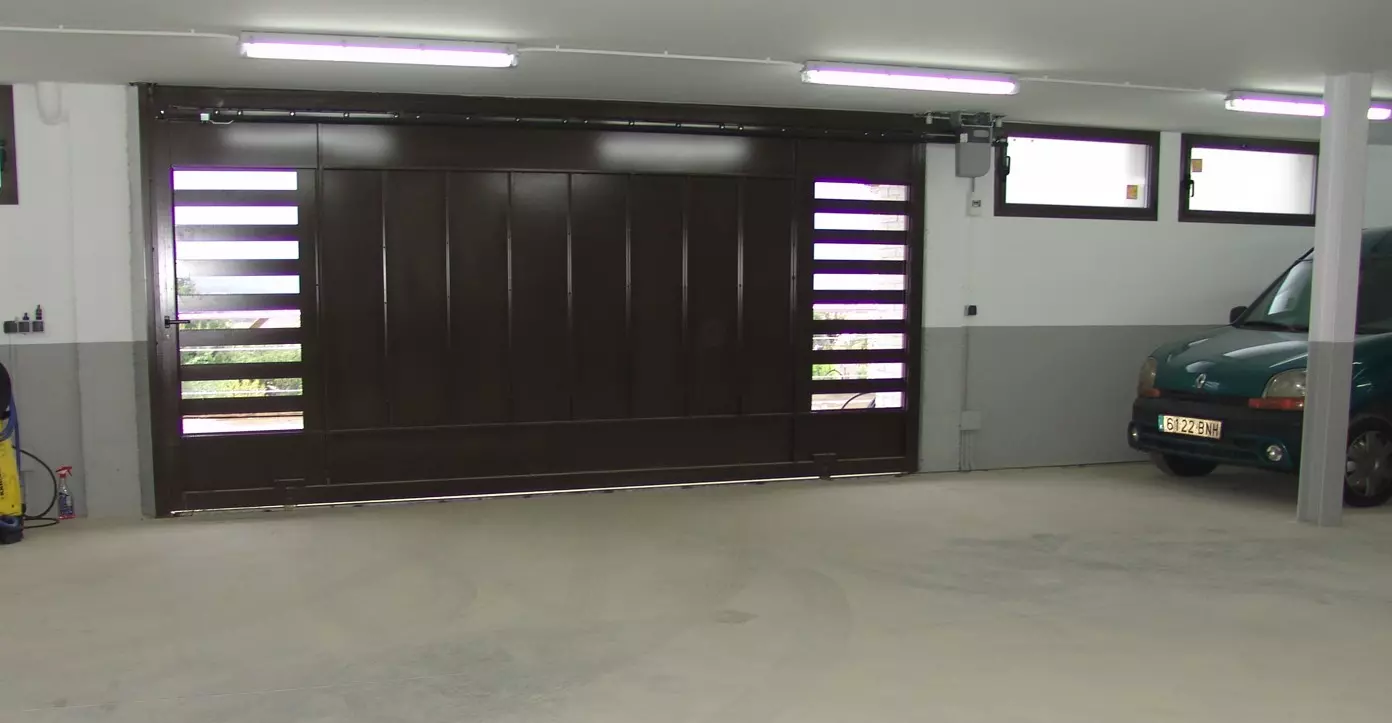 puerta garaje corredera Puertas correderas garaje Lugo